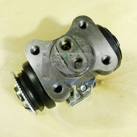 Цилиндр тормозной задний левый (с прокачкой) JAC N56